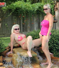Blondes do have more fun Two smokin hot blondes fist each